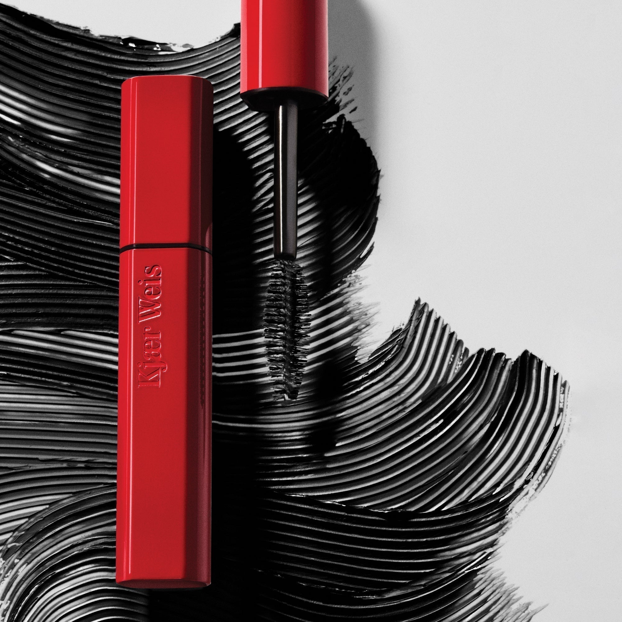 Brown vs Black Mascara: How to Choose the Right Shade for Your Eyes