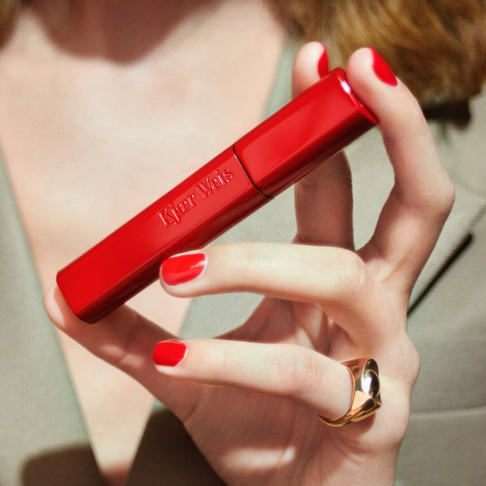 Mascara for Sensitive Eyes: What Actually Matters